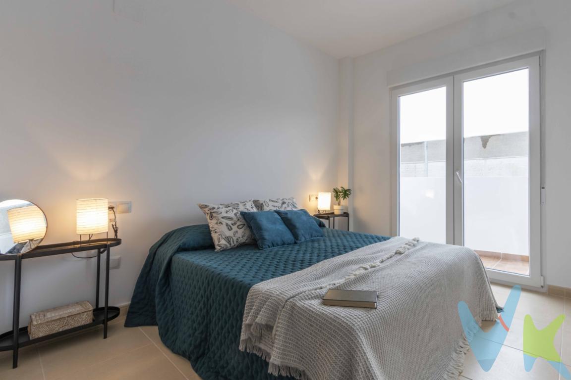   Encantador piso en Náquera - Una oportunidad única para adquirir una propiedad de ensueño. Presentamos este espacioso piso situado en la tranquila localidad de Náquera, perfecto para quienes buscan un hogar confortable y bien comunicado.Ubicado en la segunda planta de un edificio moderno, este piso cuenta con un ascensor que facilita el acceso, brindando comodidad para toda la familia. La propiedad ofrece un generoso espacio de 91 metros útiles, mientras que la superficie construida alcanza los 103.8 metros, asegurando una distribución óptima de todos los espacios.Al entrar en esta acogedora vivienda, serás recibido por un ambiente luminoso y agradable. La disposición de sus dos amplias habitaciones permite disfrutar de un espacio privado y versátil, ideal tanto para el descanso como para el trabajo. Cada habitación ha sido diseñada pensando en el máximo confort, garantizando una estancia placentera.El piso dispone de una amplia terraza que invita a disfrutar de agradables tardes al aire libre, además de un balcón que añade un toque especial a la fachada del hogar. Ambos espacios exteriores ofrecen la posibilidad de crear un pequeño oasis personal, perfecto para relajarse o compartir momentos con amigos y familiares.La cocina, moderna y funcional, cuenta con un diseño que facilita las tareas diarias, proporcionando un entorno agradable para preparar tus platos favoritos. Asimismo, la vivienda incluye un trastero que añade un valioso espacio de almacenamiento, perfecto para mantener el hogar organizado y libre de desorden.Dispone de garaje, una característica esencial para quienes valoran la seguridad y comodidad que ofrece contar con un espacio para el coche sin preocupaciones. Además, la proximidad de paradas de autobús garantiza un excelente servicio de transporte público, conectando directamente con los principales puntos de interés de la zona.La ubicación de esta propiedad en Náquera es sencillamente inmejorable, combinando la tranquilidad de una zona residencial con fáciles accesos a servicios y comercios locales. Esta localidad se convierte así en un enclave perfecto para quienes buscan un equilibrio entre la vida urbana y la serenidad de un entorno natural.No pierdas la oportunidad de visitar este piso. Su diseño moderno, junto con sus características excepcionales, lo hacen una opción inmejorable dentro del mercado inmobiliario actual. Con todas estas cualidades, no cabe duda de que este inmueble representa una sólida inversión para el futuro.Este piso en Náquera está esperando a alguien como tú para convertirlo en un hogar lleno de momentos inolvidables. No esperes más y agenda una visita para descubrir todo lo que este inmueble tiene para ofrecer. ¡Te esperamos para mostrarte cada detalle que hace de esta propiedad el lugar ideal para ti y tu familia!El precio no incluye lo siguiente: Honorarios de la agencia inmobiliaria, impuestos (IVA, ITP) y otros gastos de la Compraventa (notaria, gestoría y registro).