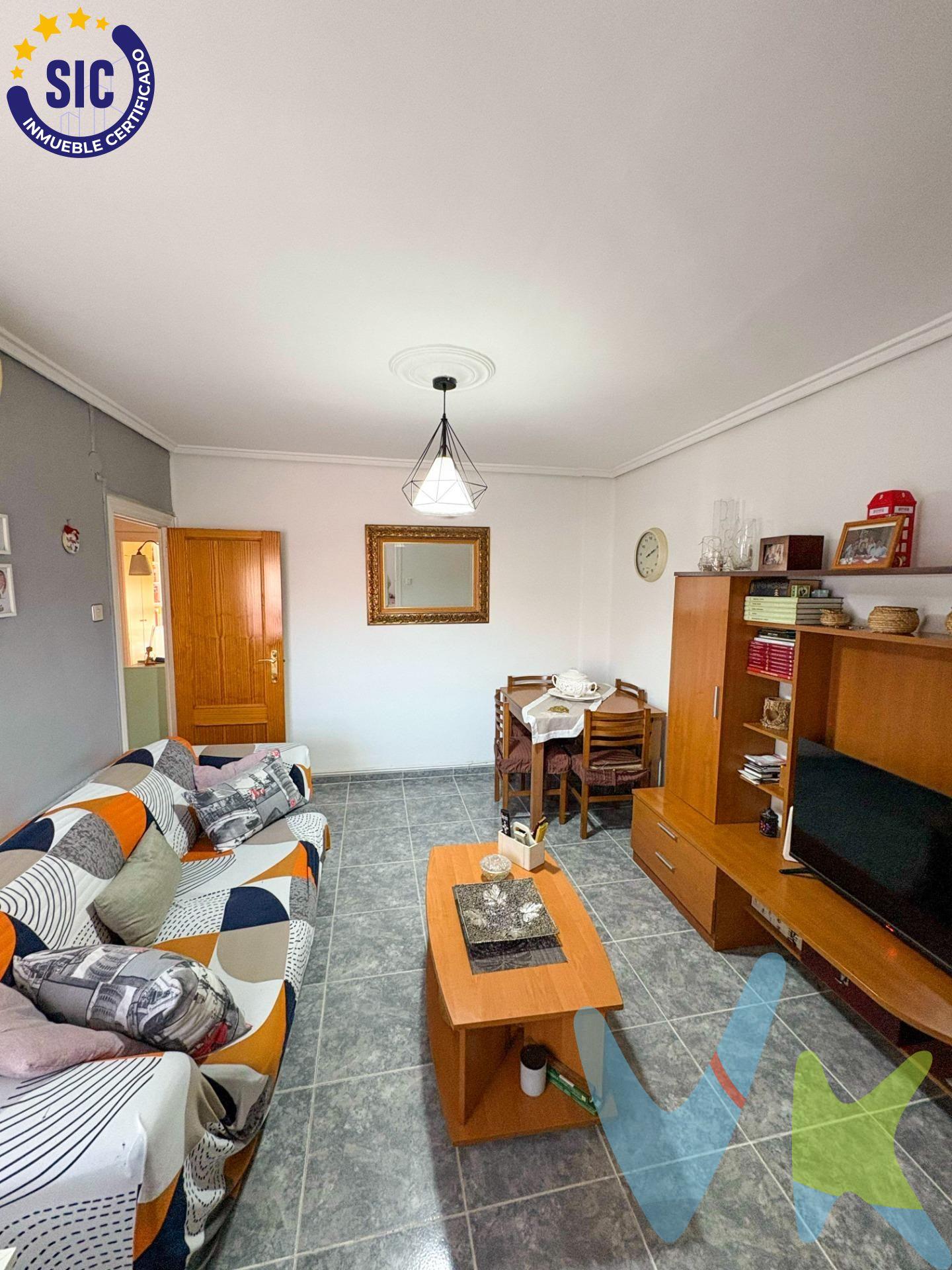 ¿Buscas un lugar donde la luz natural inunde cada rincón? Este piso es justo lo que necesitas:. ✅ 3 Habitaciones amplias: Espacio perfecto para tu familia, teletrabajar o incluso invertir. ✅ Salón espacioso: Diseñado para que disfrutes cada momento con confort. ✅ Cocina independiente y práctica: Ideal para tus mejores recetas. ✅ Baño completo: Funcional y listo para usar. ✅ Balcón con vistas despejadas: Disfruta del aire fresco y la brisa del barrio. ✅ Todo Exterior y muy Luminoso: ¡La claridad que buscas, cada día!. Ubicación privilegiada en El Cabanyal, un barrio lleno de vida, cultura y a pocos minutos de la playa. PRECIO: 185.000 € – ¡Una oportunidad única que no durará mucho!. Contacta ya y ven a verlo. ¡Te va a encantar!. La descripción del presente inmueble e imágenes tienen mero carácter informativo y en ningún caso carácter contractual, pudiendo ser modificados por la inmobiliaria comercializadora sin que ello implique responsabilidad alguna frente a terceros. En el precio de venta a público, esta propiedad NO incluye los gastos de adquisición (Notario, registro, gestión, honorarios, etc…).