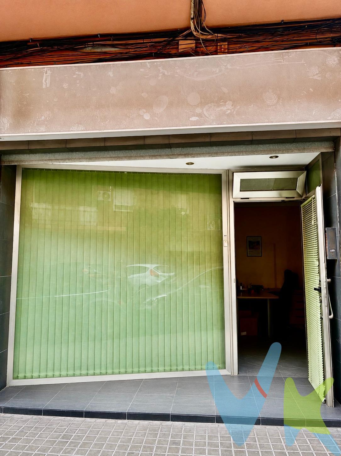 Si buscas una inversión segura y con alta rentabilidad, este es el momento y el lugar idóneo. Ponemos a la venta este local comercial estratégicamente ubicados en Sagunto, una zona en pleno auge socioeconómico y con una demanda disparada gracias a la inminente puesta en marcha de la Gigafactoría de Volkswagen. La llegada de miles de trabajadores está transformando el municipio, convirtiendo los locales a pie de calle en auténticos activos de oro, especialmente para la reconversión en bajos vivienda de alquiler habitual, un mercado con una demanda histórica en la zona. El local   puede adquirirse  junto con otro de 113m2, ofreciendo una versatilidad increíble para cualquier tipo de proyecto: Local 1 (100 m² construidos): Un espacio diáfano, muy aprovechable, que cuenta con su propio aseo independiente y una pequeña terraza interior ideal para dar luz natural o ventilación a cualquier proyecto. Local 2 (113 m² construidos), amplio y con aseo independiente. El precio publicitado es por uno solo de los locales. Juntos  se venden a 199.900€.  Un Lienzo en Blanco: Múltiples Opciones de Negocio. La distribución y ubicación de estos locales los hacen perfectos para adaptarse a lo que pida el mercado:. Bajos Vivienda (Cambio de uso): La opción más demandada. Perfecto para crear apartamentos de alquiler habitual para los nuevos residentes y trabajadores de la gigafactoría. Trasteros de Alquiler: Un negocio de alta rentabilidad y bajo mantenimiento, ideal para abastecer a las viviendas de la zona. Plazas de Garaje o Parking Privado: Una necesidad creciente en barrios con alta densidad de población. Cualquier tipo de negocio: Oficinas, clínicas, comercio de proximidad, centros de estética o academias.  ¡No dejes escapar el tren de Sagunto! Las zonas con este nivel de inyección económica no suelen mantener estos precios por mucho tiempo. Para más información o concertar una visita sin compromiso, contacta con nosotros hoy mismo. ¡Invierte en el futuro!