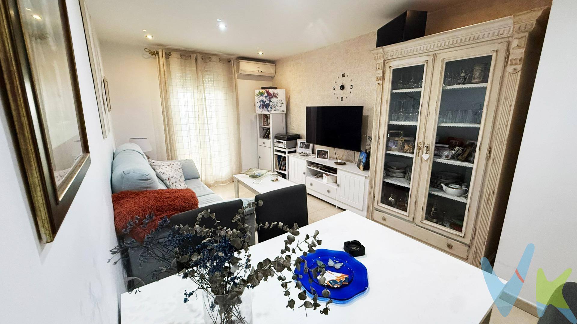 Te presentamos este acogedor piso listo para entrar a vivir. ✨ Descubre esta vivienda donde todo está listo para disfrutar de tu hogar con estas características. ✔ Superficie útil de 74,69 m². ✔ Dos habitaciones: una doble y una simple con armarios empotrados. ✔ Ventanas Climalit, que garantizan aislamiento. ✔ Baño completo. ✔ Cocina independiente totalmente equipada, con acceso a un patio de 4,6 m². ✔ Salón con aire acondicionado y con salida a una terraza acristalada de 16 m². El piso se sitúa en una entreplanta, en un edificio con Ascensor y con acceso adaptado a minusválidos. Además dispone de una azotea comunitaria para tender la ropa. Situado en una zona tranquila y bien comunicada a 10 minutos a pie del centro🚶🏻, cerca del tranvía, colegios y zonas verdes. Perfecto para quienes buscan comodidad sin renunciar a la conexión con la ciudad. 🏬 Un piso cuidado, cómodo y listo para disfrutar desde el primer día. Además el piso se quedaría totalmente amueblado. ¡Ven a conocerlo y siente que puede ser tu próximo hogar!. Informamos a nuestros clientes de que los gastos de Notaría, Gestoría, Impuestos y los honorarios de la agencia no están incluidos en el precio. A su vez, disponemos del Documento Informativo Abreviado de la propiedad (Según Decreto 218/2005, del 11 de Octubre) y de Seguro de Caución, para la protección del dinero entregado como señal para la Reserva de una vivienda.